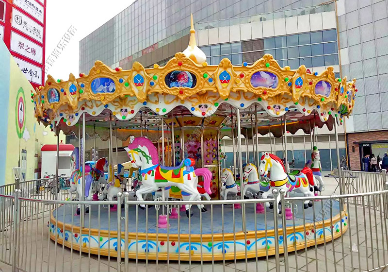 江西宜春润达广场引进儿童旋转木马、小摆锤等游乐设备