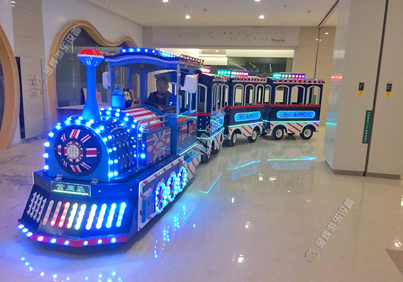 湖南湘潭市岳塘区东方红商场引入儿童观光小火车